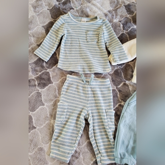 Carter's Matching Sets Size 6M - Picture 6 of 7